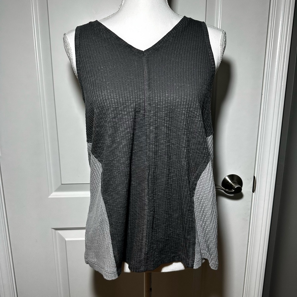 BKE Women's V-Neck Tank Top - Charcoal and Gray